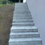 Réalisation d'une escalier en granit à Lagnieu